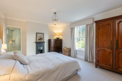 Carlbury House Bedroom 1-1.jpg