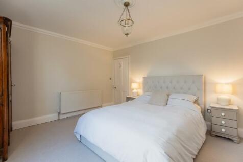 Carlbury House Bedroom 1-2.jpg