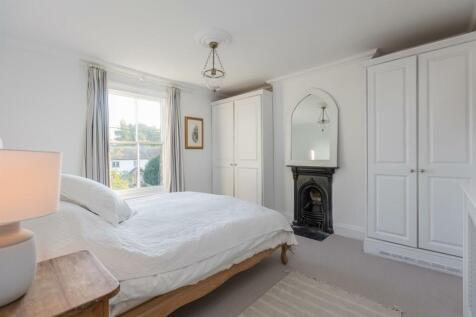 Carlbury House Bedroom 2-1.jpg