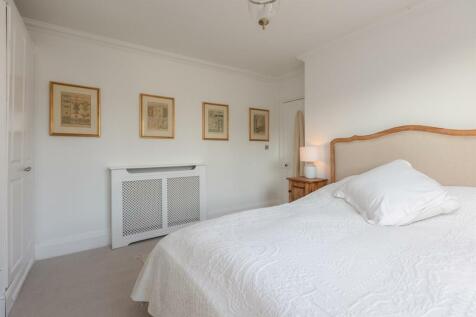 Carlbury House Bedroom 2-2.jpg