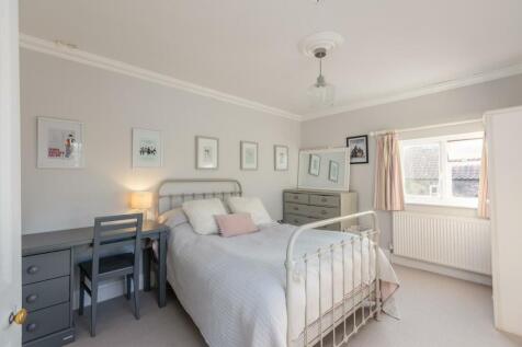 Carlbury House Bedroom 3.jpg
