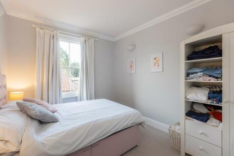 Carlbury House Bedroom 4-1.jpg