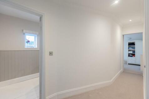 Carlbury House Landing-2.jpg
