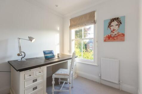 Carlbury House Bedroom 5.jpg