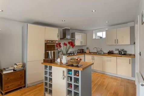 3_Cowling_Court_31.jpg