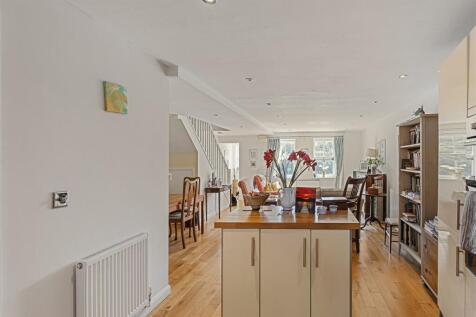3_Cowling_Court_37.jpg