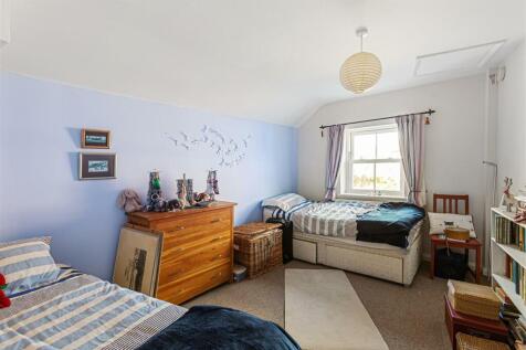 3_Cowling_Court_7.jpg