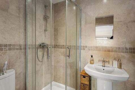 3_Cowling_Court_22.jpg
