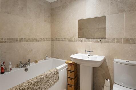 3_Cowling_Court_10.jpg