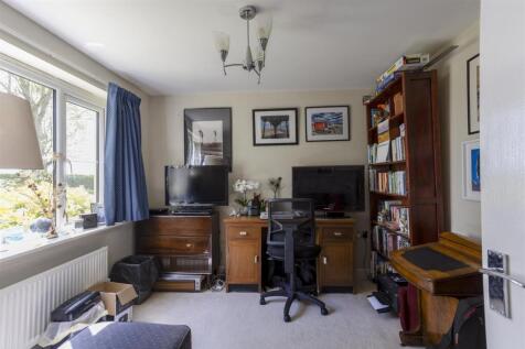 7_Driffield Avenue_20.jpg