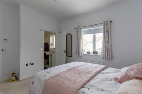 7_Driffield Avenue_3.jpg