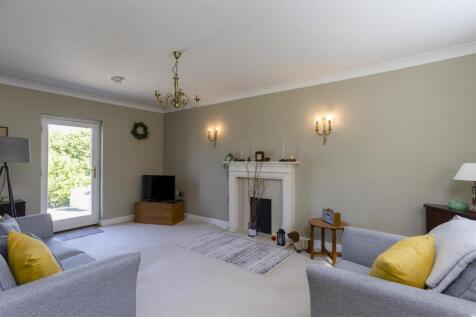 Neville_Cottage_1.jpg