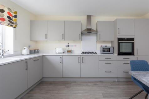 24_Skylark_Way_6.jpg