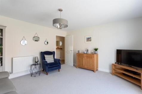 24_Skylark_Way_15.jpg