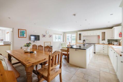 Kitchen\/Dining\/Living Area