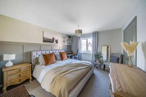 Bedroom 1 (Double with Ensuite)