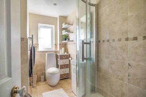 Ensuite to Bed 1