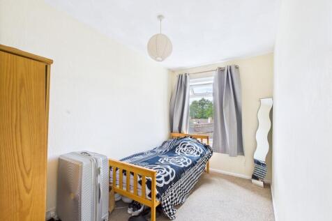 CAM01338G0-PR0128-STILL012
