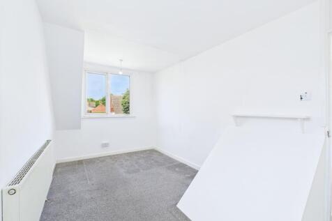 CAM01909G0-PR0329-STILL009