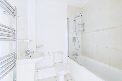 CAM01909G0-PR0328-STILL004