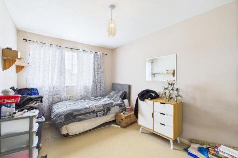 CAM01909G0-PR0347-STILL013