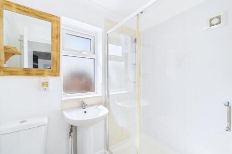Flat B - Bathroom 1