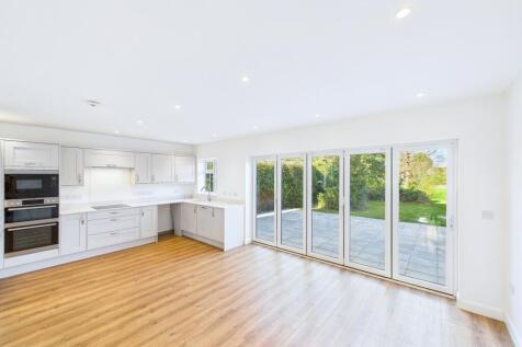 CAM01909G0-PR0427-STILL025