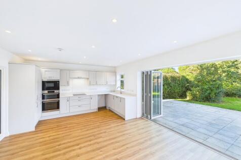 CAM01909G0-PR0427-STILL020