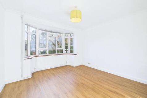 CAM01909G0-PR0427-STILL031