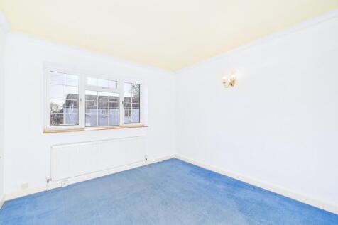 CAM01909G0-PR0427-STILL037