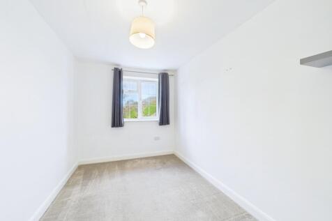 CAM01909G0-PR0427-STILL047