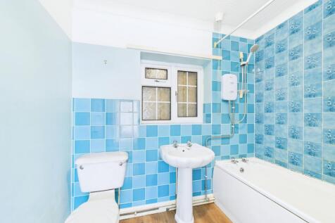 CAM01909G0-PR0427-STILL041