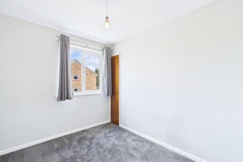 CAM01909G0-PR0398-STILL012