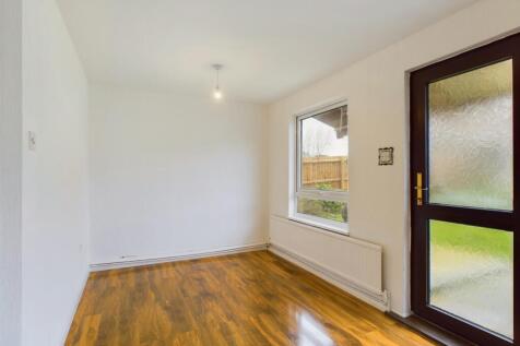 CAM01909G0-PR0281-STILL006