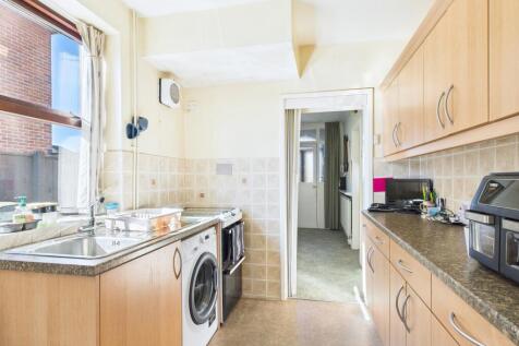 CAM01909G0-PR0404-STILL020