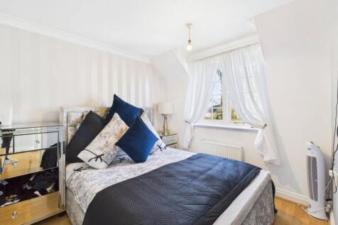 CAM01909G0-PR0296-STILL002