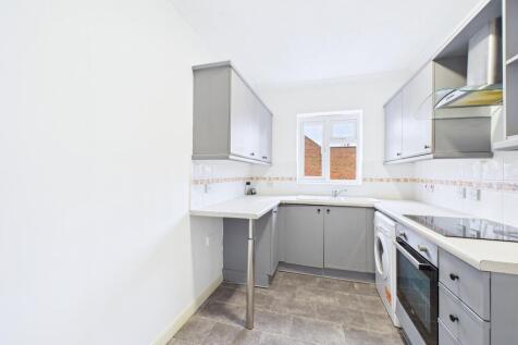 CAM01909G0-PR0413-STILL024