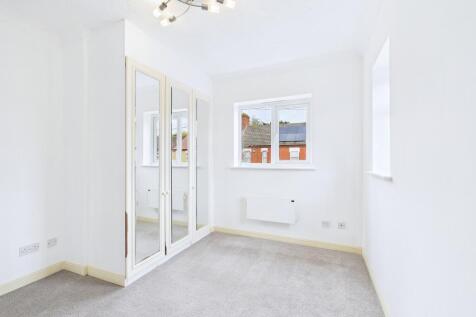 CAM01909G0-PR0413-STILL013