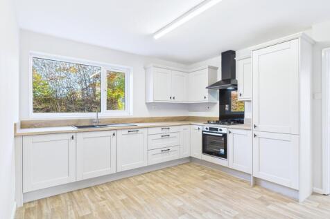 CAM01909G0-PR0428-STILL009