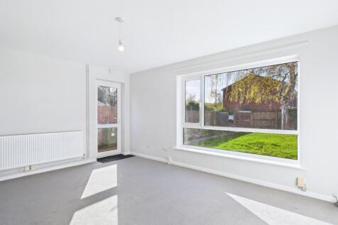 CAM01909G0-PR0428-STILL014