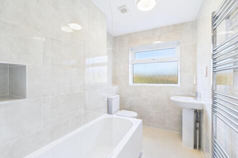 CAM01909G0-PR0428-STILL004