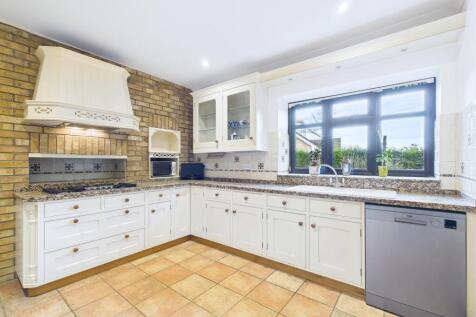 CAM01909G0-PR0441-STILL031