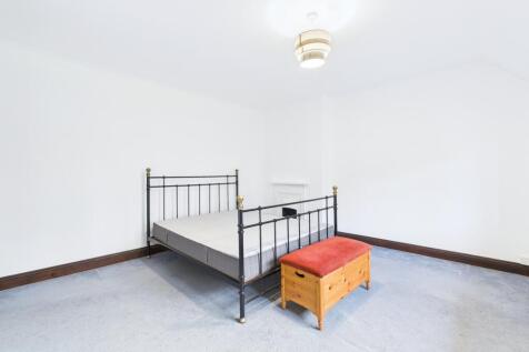 CAM01909G0-PR0441-STILL043