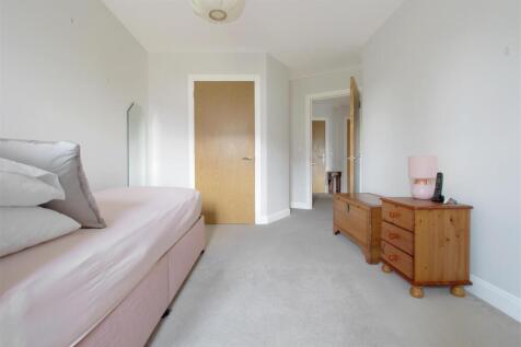 Bedroom 1.JPG