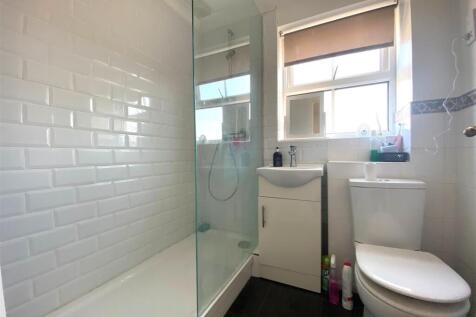 SHOWER ROOM.jpg