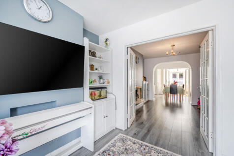 1353593-4-68dbd69...