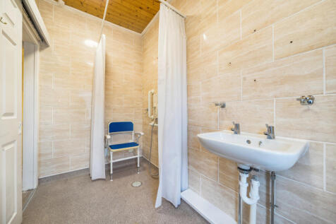 1371009-6-68f112c...