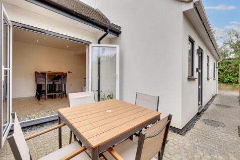 Annexe courtyard