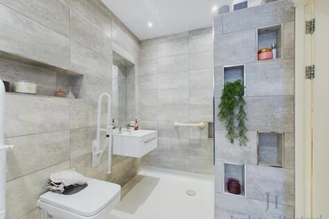 Main Shower Room