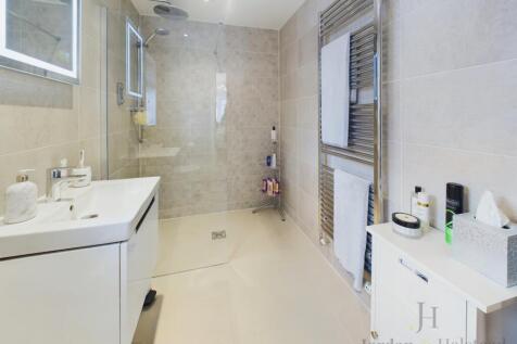 Main Ensuite